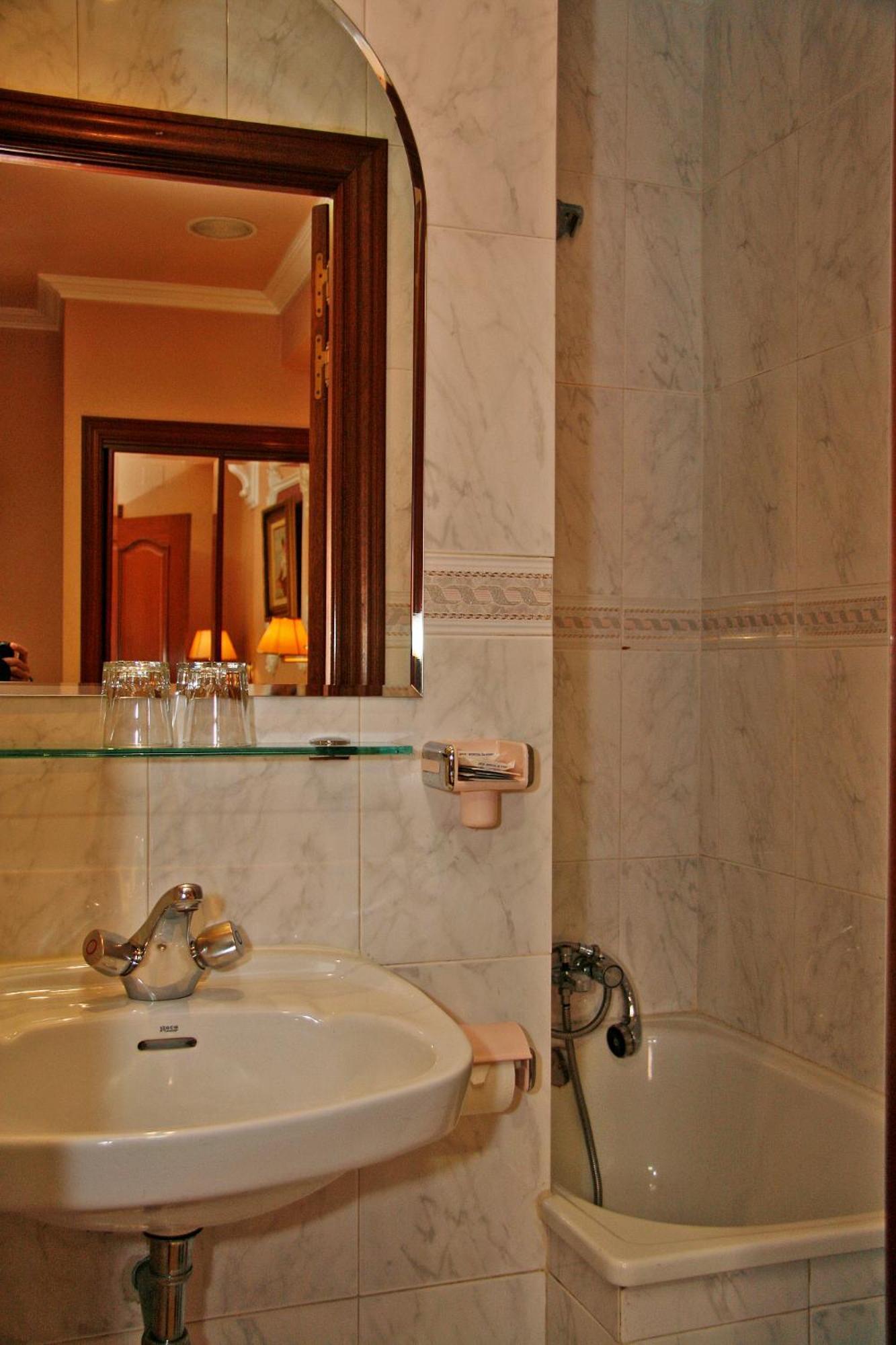Hostal Victoria III Madrid Kültér fotó