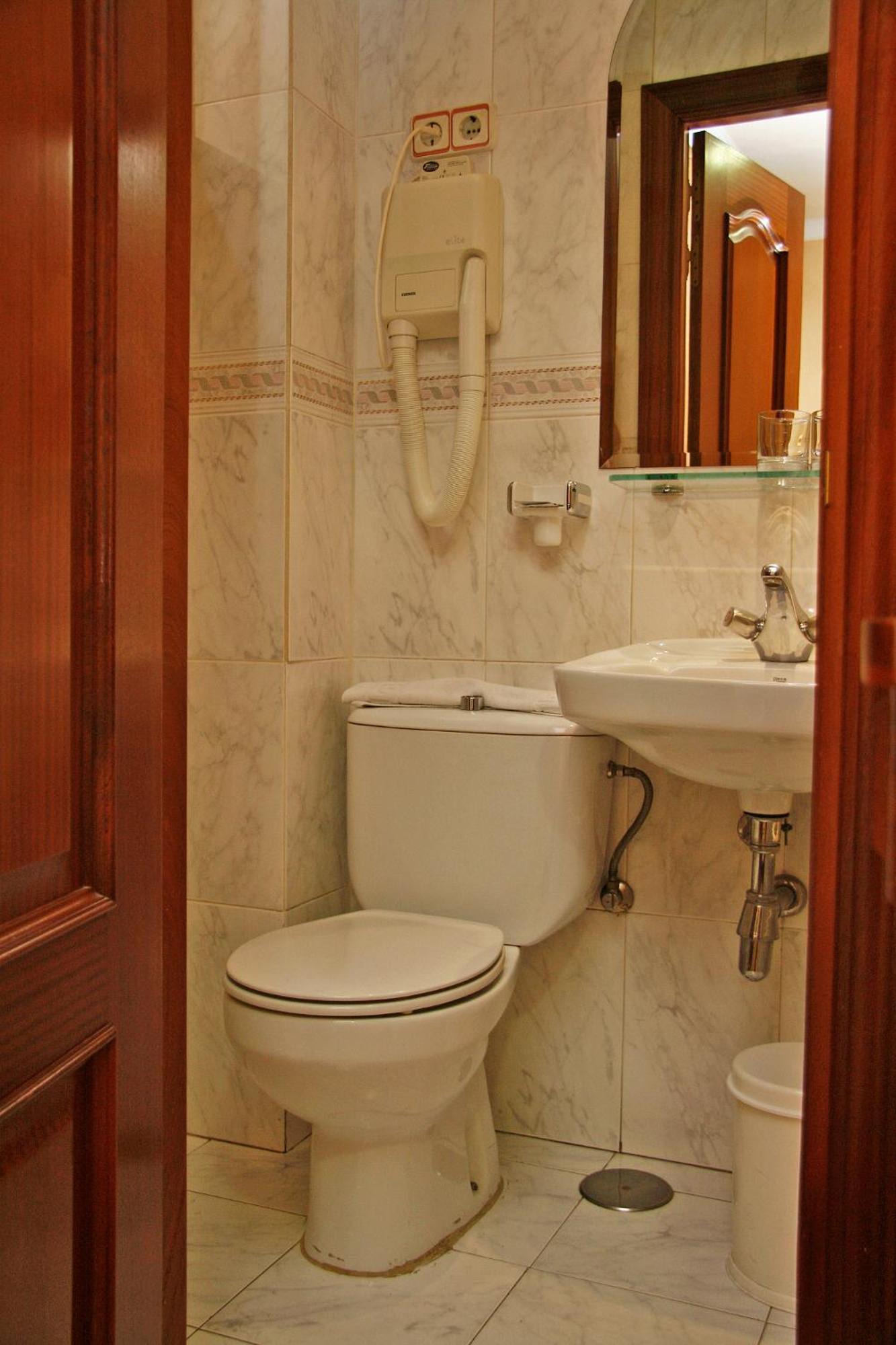 Hostal Victoria III Madrid Kültér fotó