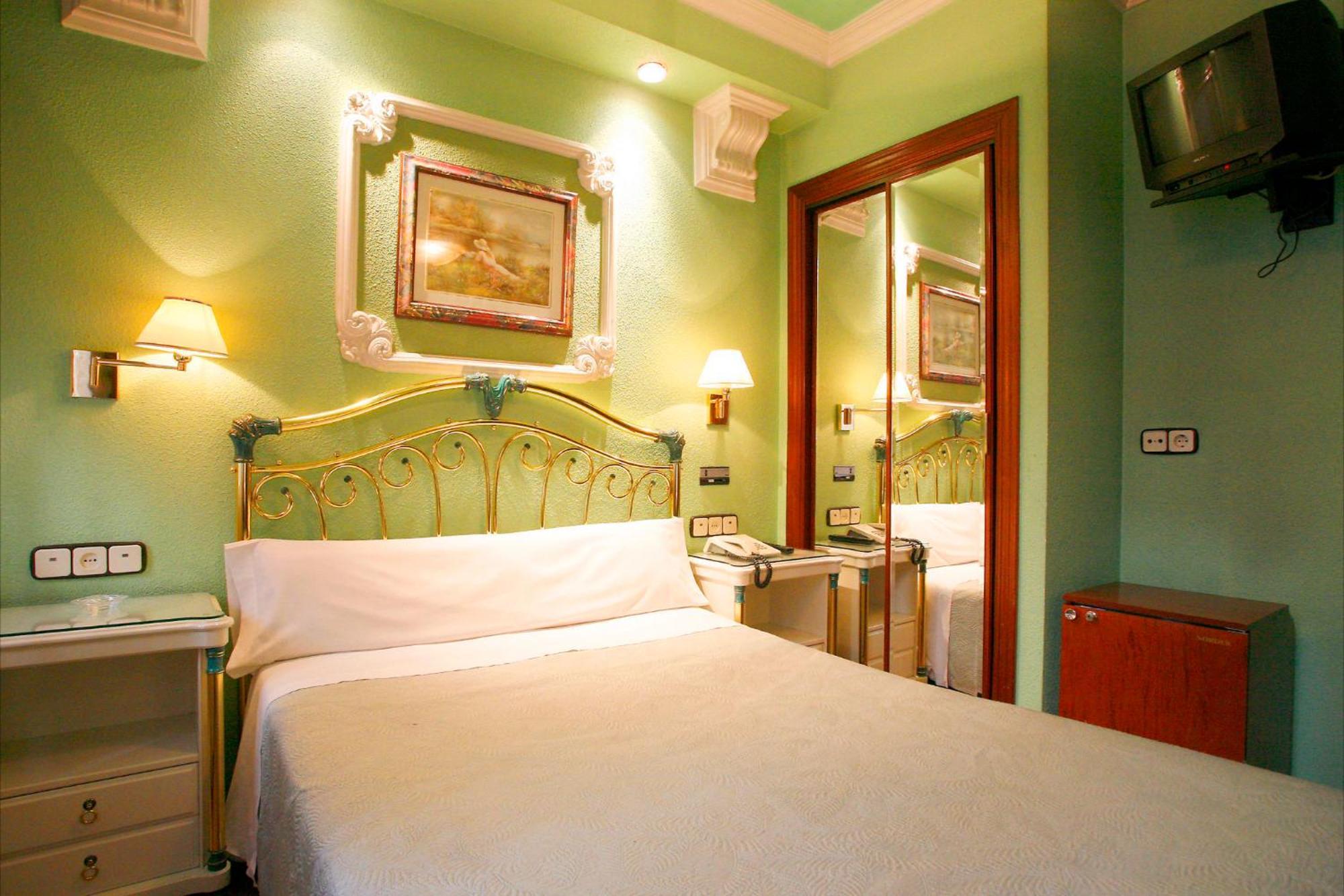 Hostal Victoria III Madrid Kültér fotó