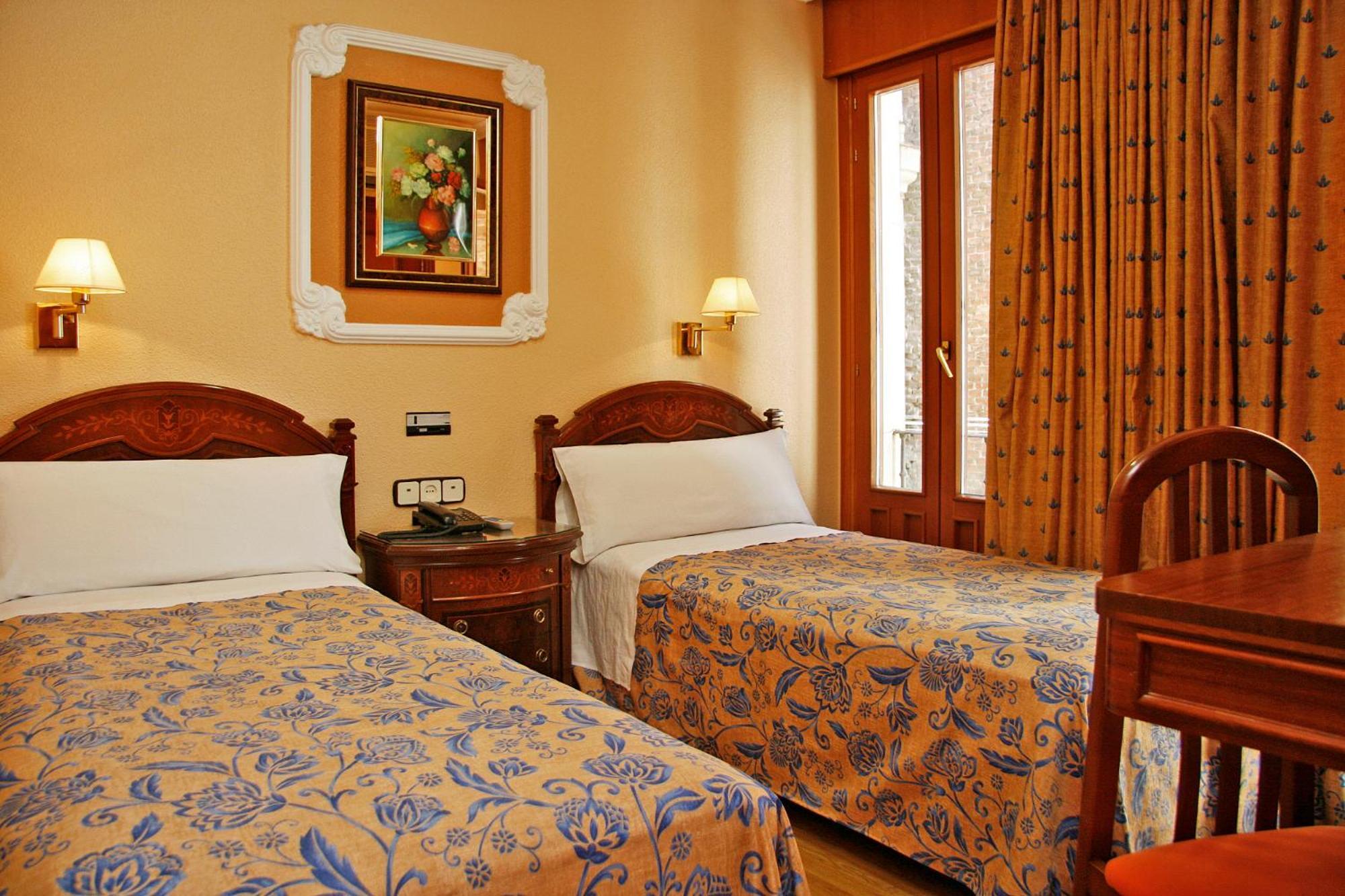 Hostal Victoria III Madrid Kültér fotó