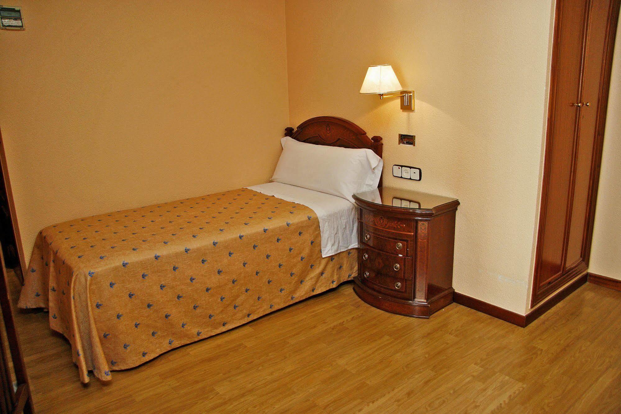 Hostal Victoria III Madrid Kültér fotó