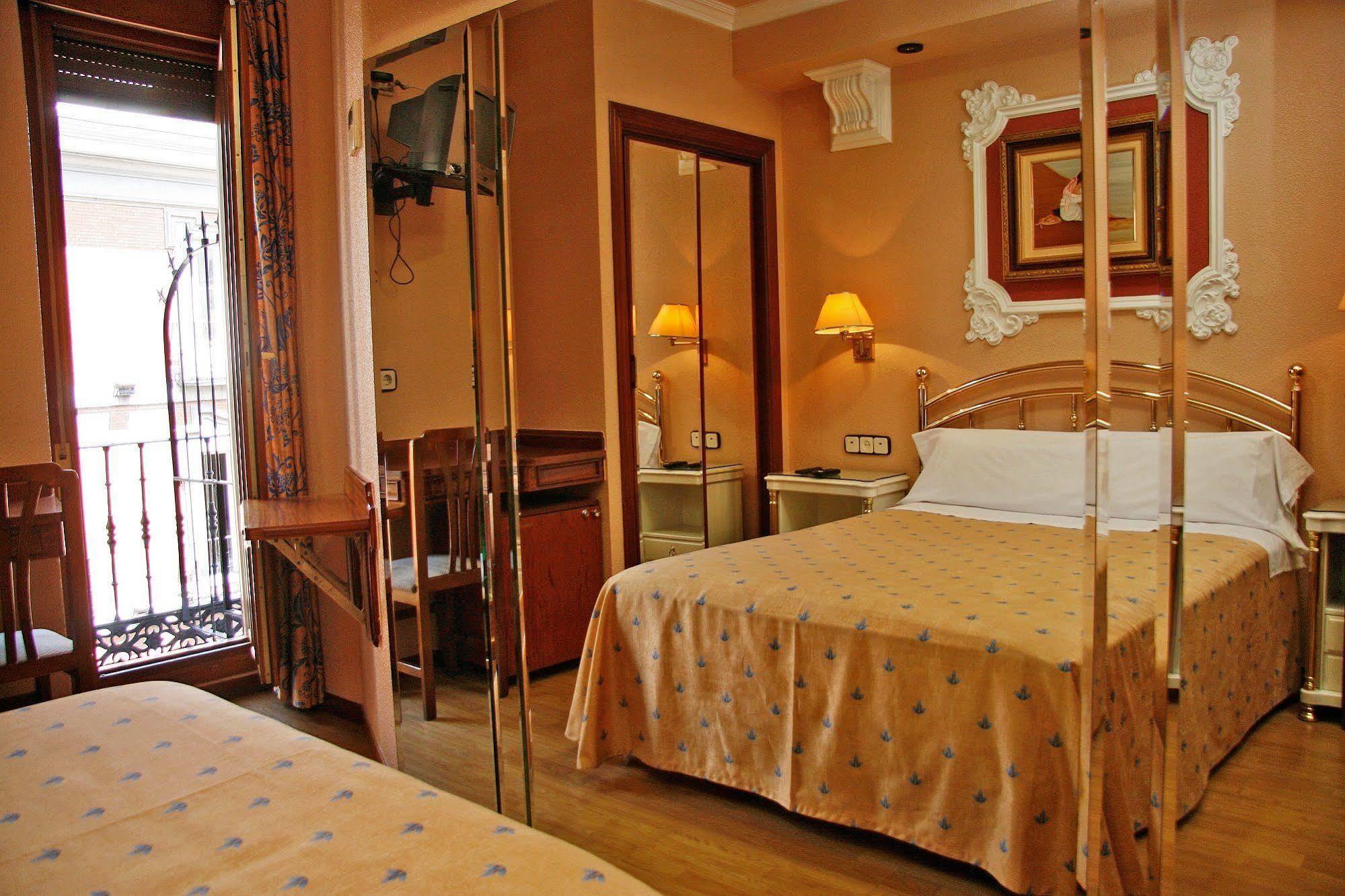 Hostal Victoria III Madrid Kültér fotó