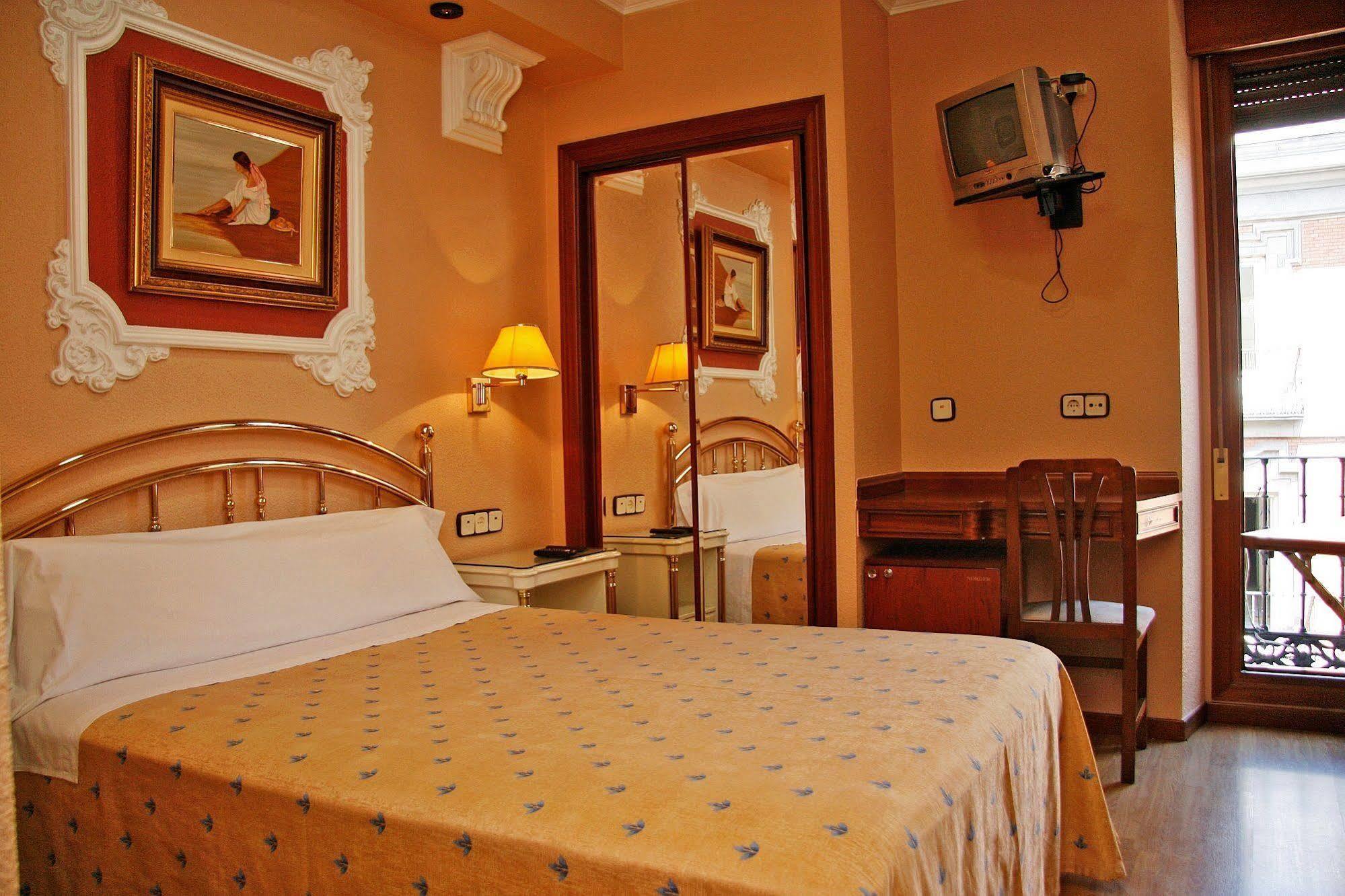 Hostal Victoria III Madrid Kültér fotó
