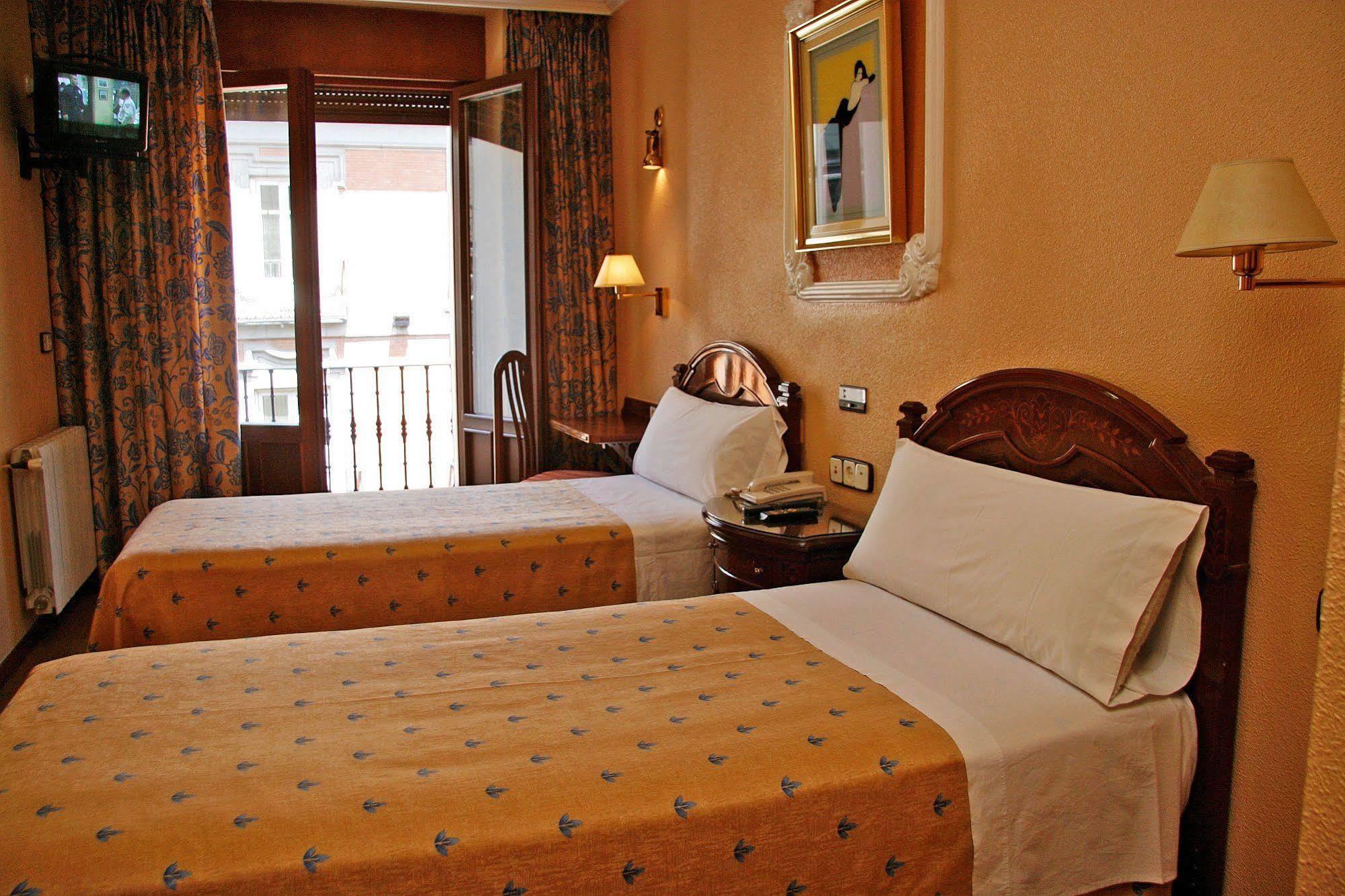 Hostal Victoria III Madrid Kültér fotó
