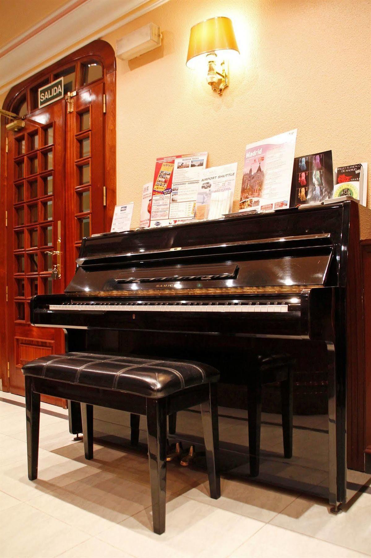 Hostal Victoria III Madrid Kültér fotó